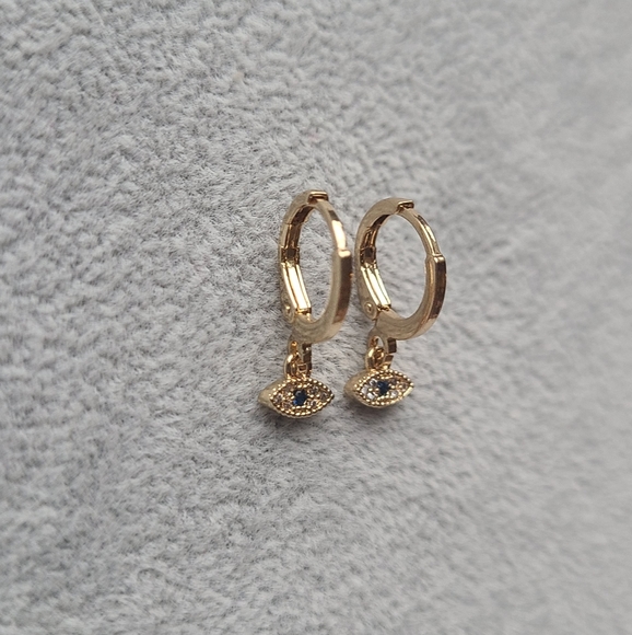 ✨️14k Gold Plated, Hoop, Eye Earrings✨️ - Picture 2 of 2